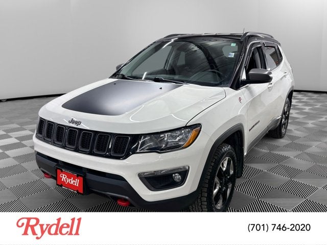 2018 Jeep Compass Trailhawk in White Clearcoat — front three-quarter view