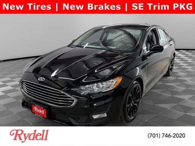2019 Ford Fusion SE in Agate Black Metallic — front three-quarter view