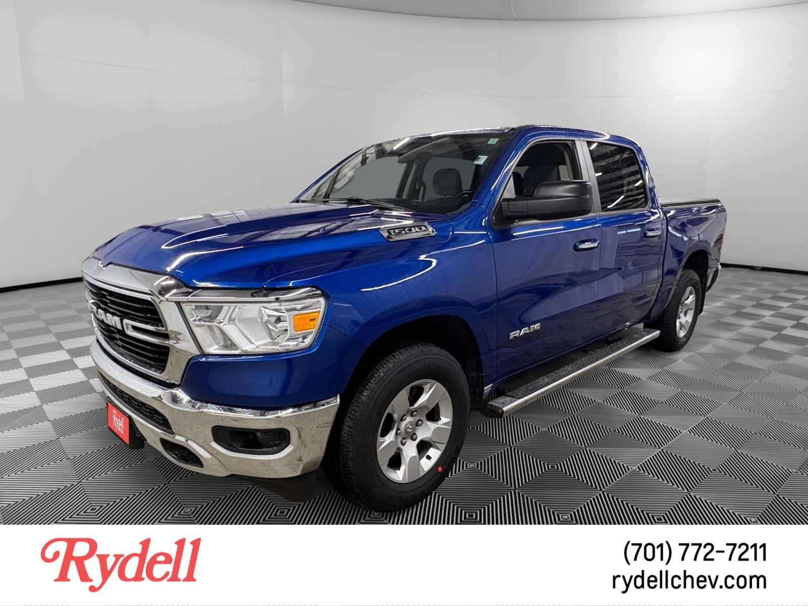 2019 RAM 1500 Big Horn/Lone Star Crew Cab 4x4 5'7" Box in Blue — front three-quarter view