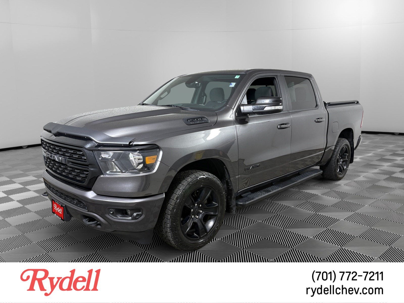 2022 RAM 1500 Big Horn Crew Cab 4x4 5'7" Box in Gray — front three-quarter view