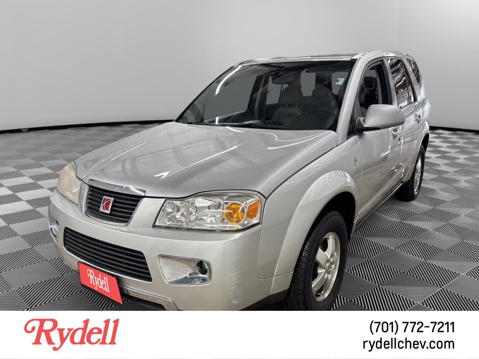2007 Saturn Vue V6 in Silver Nickel — front three-quarter view