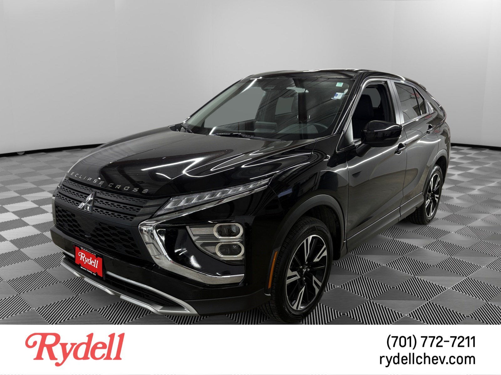 2024 Mitsubishi Eclipse Cross SE S-AWC in Black — front three-quarter view
